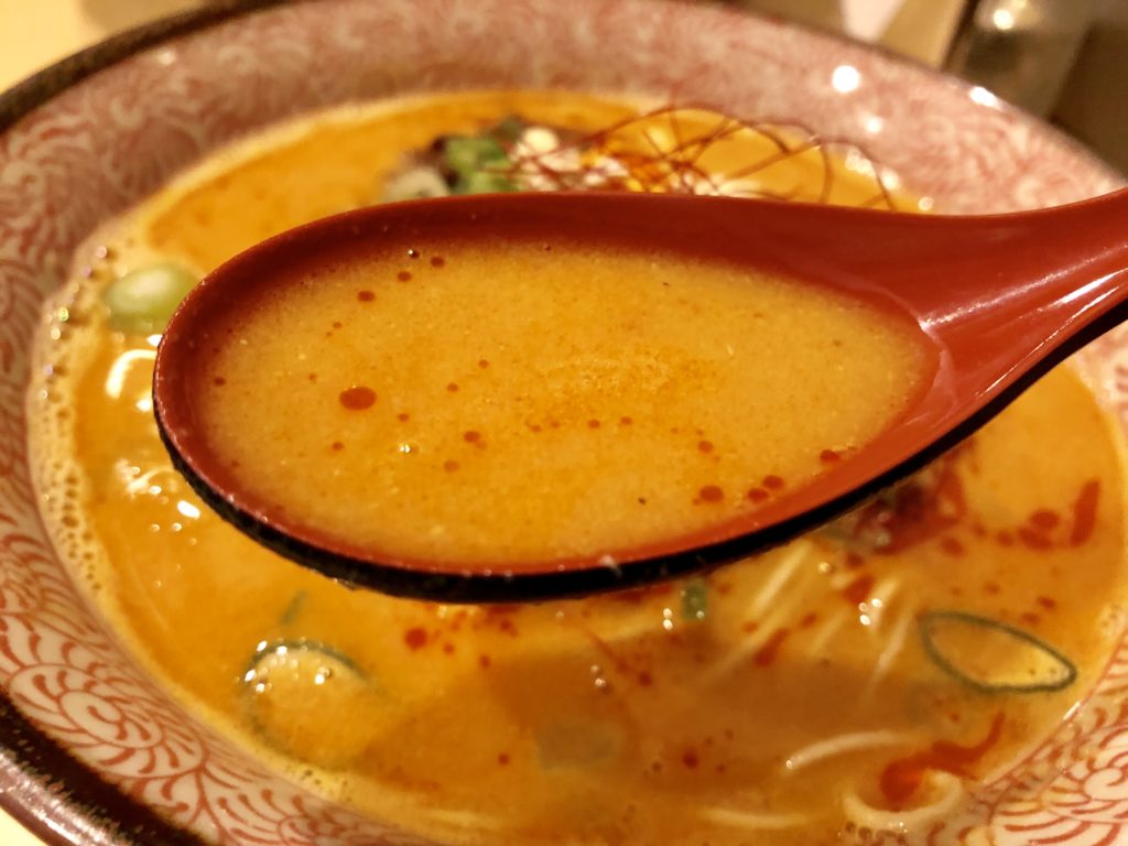 担々麺のスープアップ写真