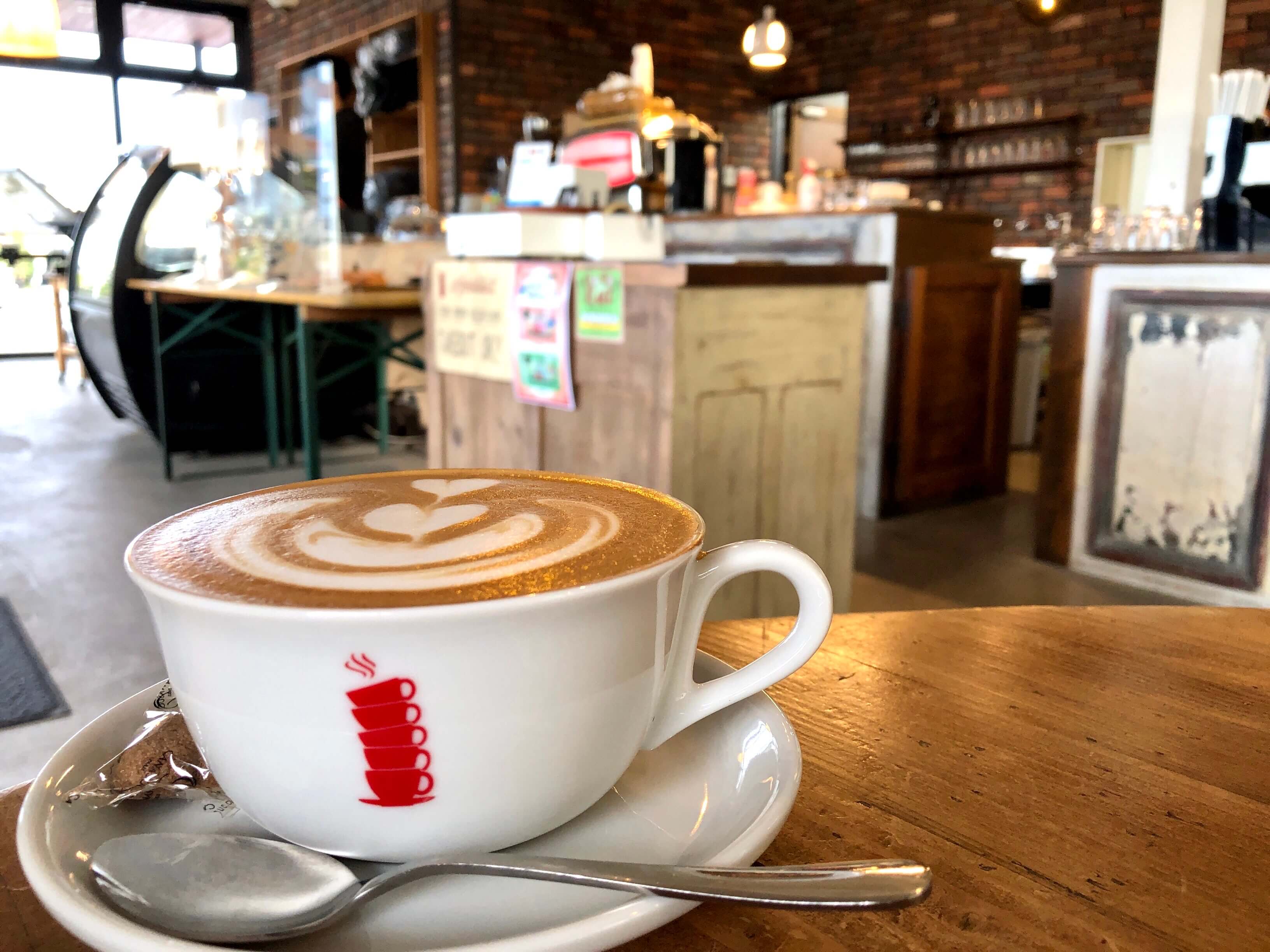 日高市 コーヒーアディクト アンティーク家具を楽しめるおしゃれカフェ さいたまっぷる