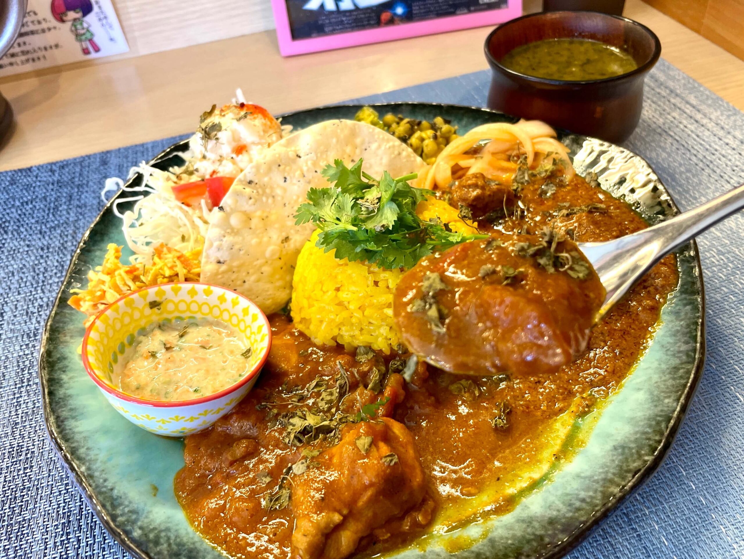 伊奈町のしえすたでランチ！北本トマトカレーのあいがけがウマい