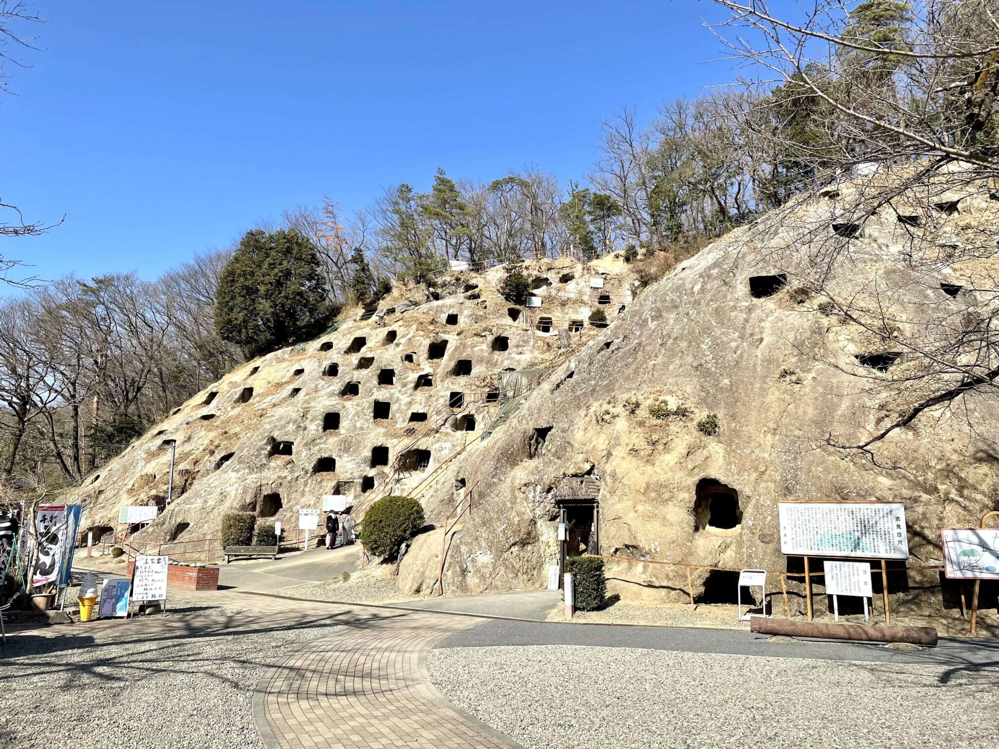 埼玉のカッパドキア!穴だらけの吉見百穴を調査してきた!料金やおすすめ観光も紹介 さいたまっぷる 埼玉のカッパドキア!穴だらけの吉見百穴を調査してきた!料金やおすすめ観光も紹介 さいたまっぷる
